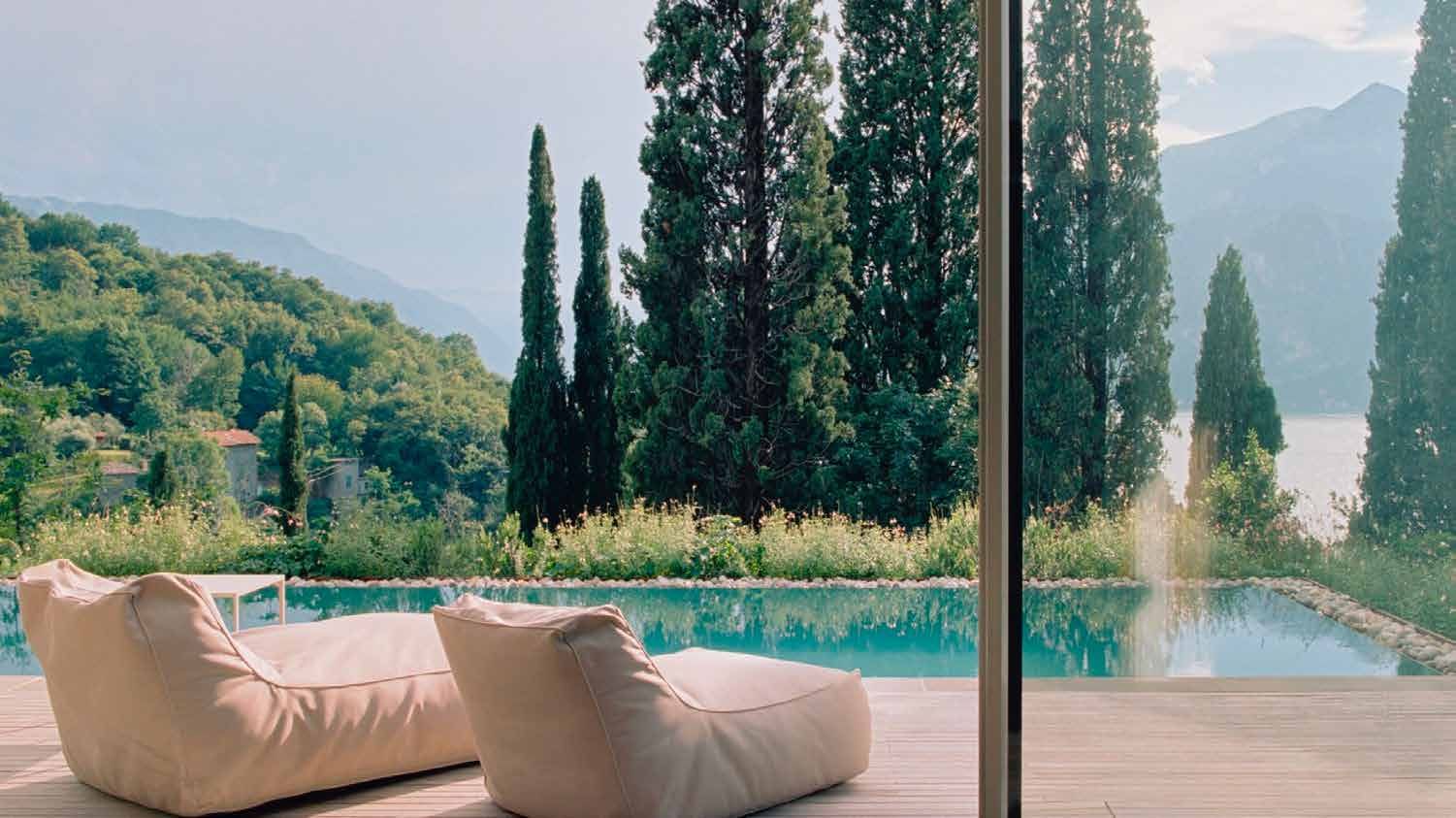 Infinity pool facing Lake Como
